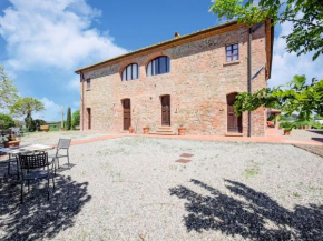 Flat in a typical Tuscan farmhouse with swimming pool
